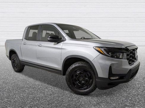 Used 2025 Honda Ridgeline TrailSport+ image 7