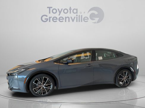 Used 2025 Toyota Prius XLE FWD image 2