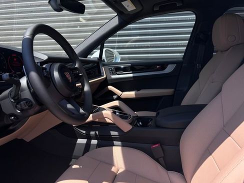 New 2026 Porsche Cayenne image 4