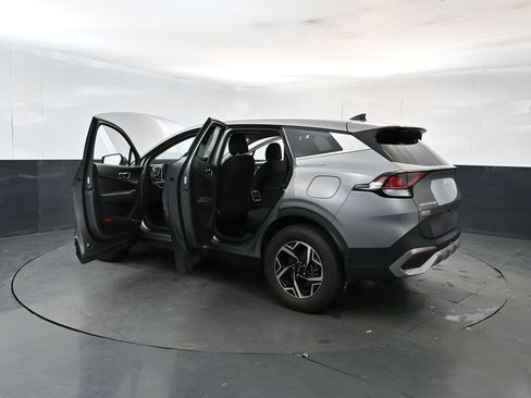 Used 2023 Kia Sportage LX AWD/4WD image 28