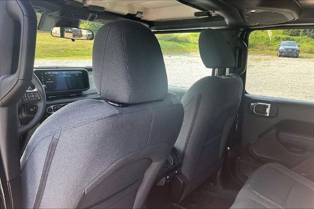 Used 2025 Jeep Gladiator Sport AWD/4WD image 31