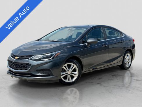 Used 2018 Chevrolet Cruze LT w/ Convenience Package FWD image 1