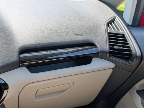 Used 2021 Ford EcoSport Titanium FWD image 16