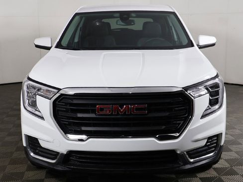 Used 2024 GMC Terrain SLE image 9