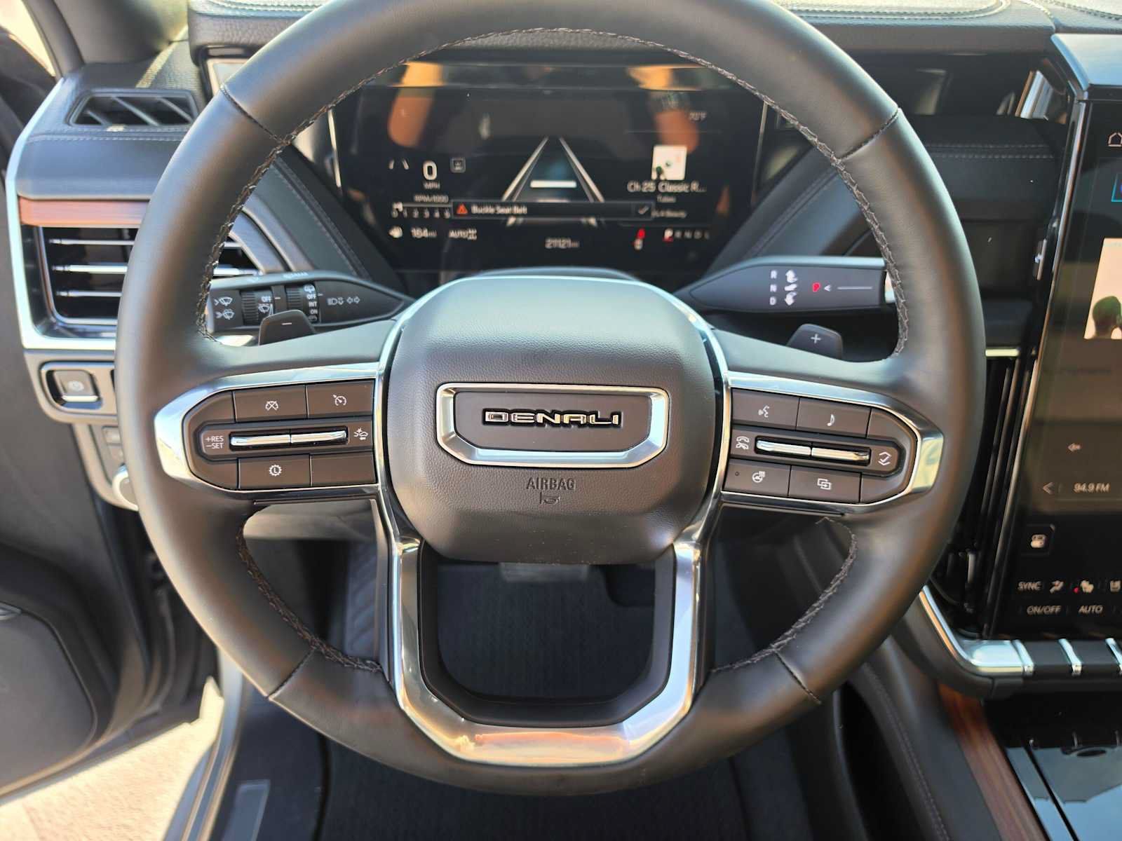 Used 2025 GMC Yukon XL Denali AWD/4WD image 24