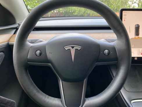 Used 2025 Tesla Model Y Long Range RWD image 22