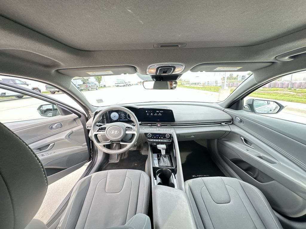 Used 2024 Hyundai Elantra SEL w/ Convenience Package FWD image 21
