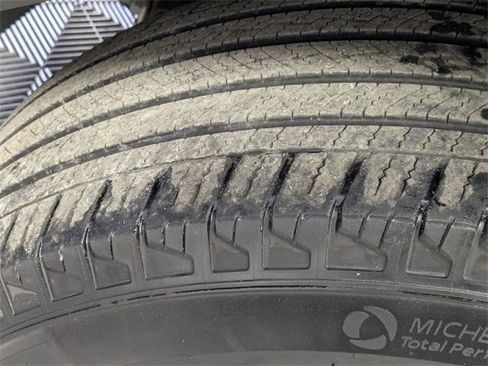 Certified 2024 GMC Sierra 1500 SLT image 9