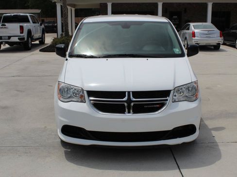 Used 2020 Dodge Grand Caravan SE FWD image 4