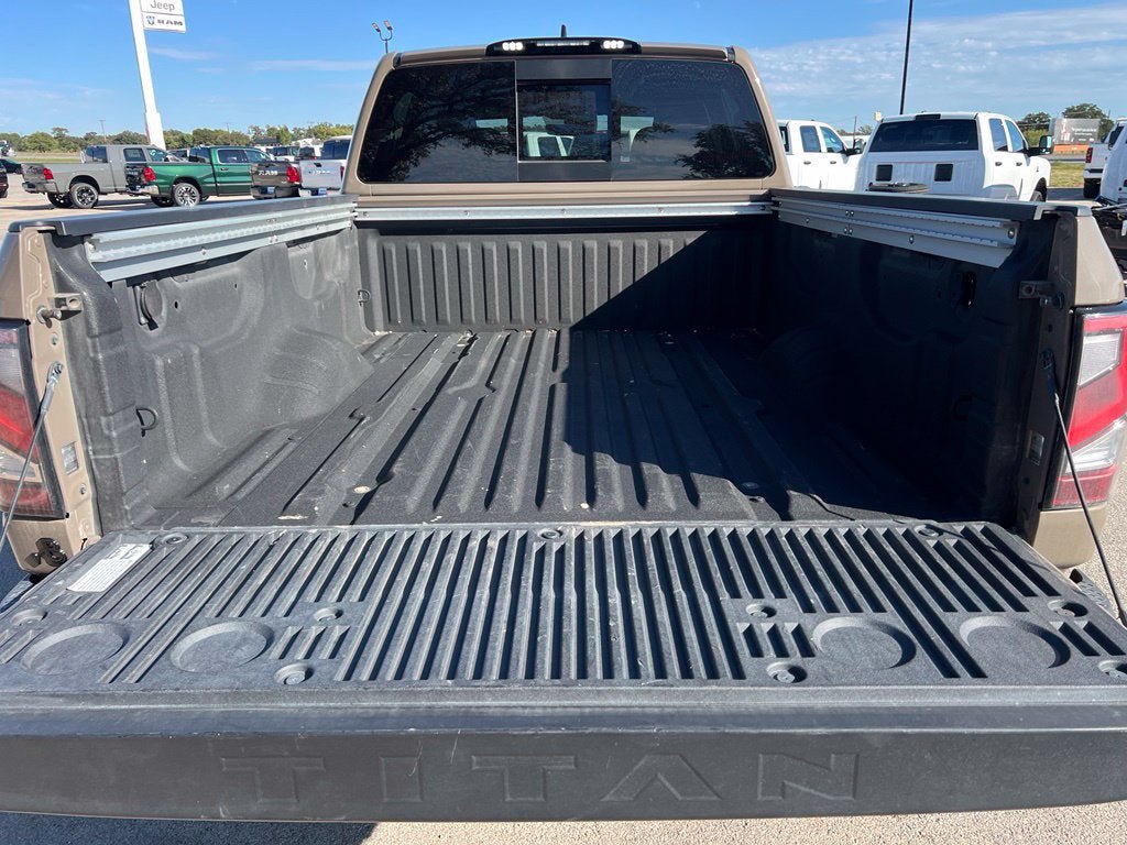 Used 2023 Nissan Titan PRO-4X AWD/4WD image 4