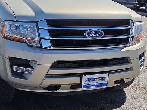 Used 2017 Ford Expedition XLT image 9
