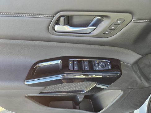 New 2026 Nissan Pathfinder Platinum w/ Cargo Package FWD image 14