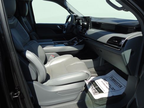 Used 2019 Lincoln Navigator Reserve AWD/4WD image 10