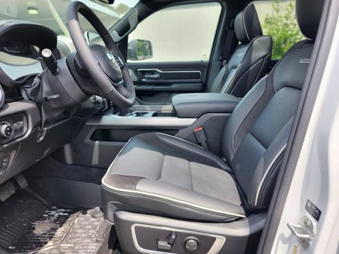 New 2026 RAM 1500 Laramie AWD/4WD image 18