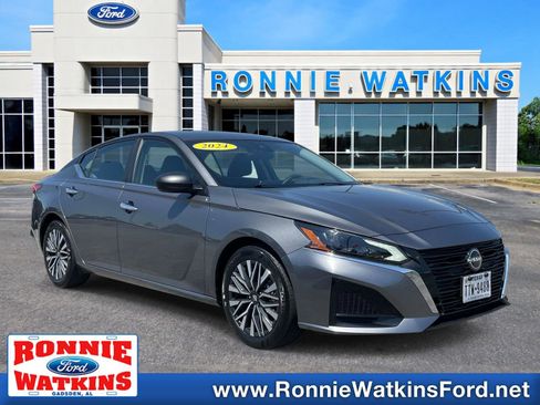 Used 2024 Nissan Altima 2.5 SV FWD image 1