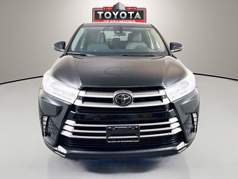 Used 2018 Toyota Highlander LE image 2