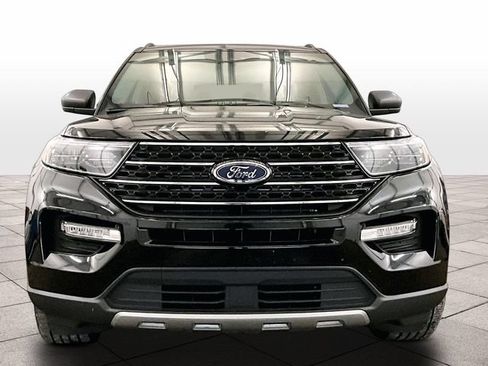 Used 2022 Ford Explorer XLT w/ Equipment Group 202A AWD/4WD image 3