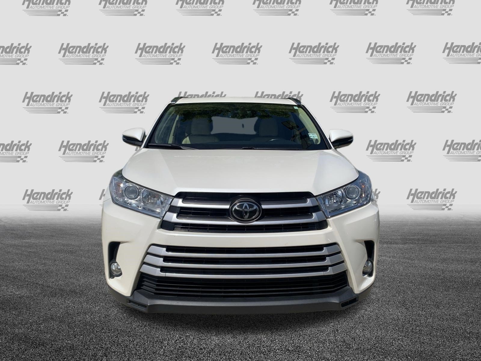 Used 2017 Toyota Highlander XLE FWD image 3