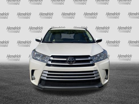 Used 2017 Toyota Highlander XLE FWD image 3