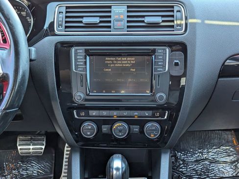Used 2017 Volkswagen Jetta GLI image 17