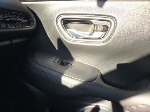 Used 2025 Honda HR-V LX image 20