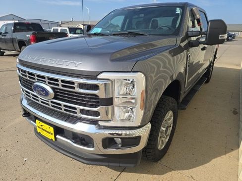 Used 2024 Ford F250 XLT image 4