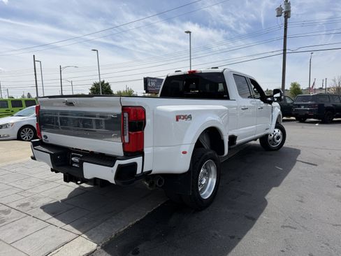 Used 2024 Ford F450 Platinum w/ FX4 Off-Road Package AWD/4WD image 3