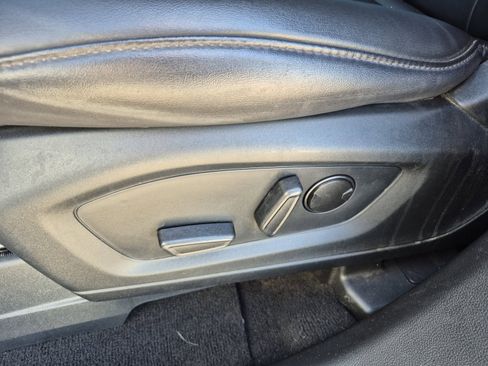 Used 2023 Ford Explorer XLT w/ Equipment Group 202A image 15