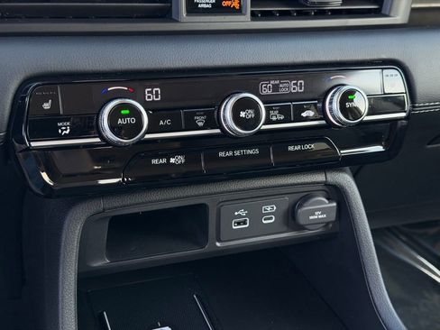 Used 2025 Honda Pilot EX-L image 32