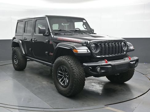 Used 2024 Jeep Wrangler Unlimited Rubicon AWD/4WD image 6