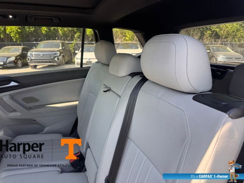 Used 2022 Volkswagen Tiguan SE R-Line image 9