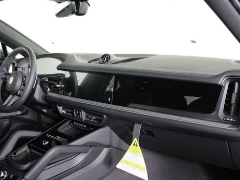 New 2026 Porsche Cayenne Coupe AWD/4WD image 15