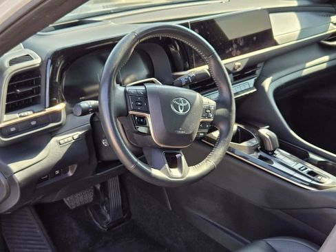 Used 2025 Toyota Crown Platinum AWD/4WD image 9