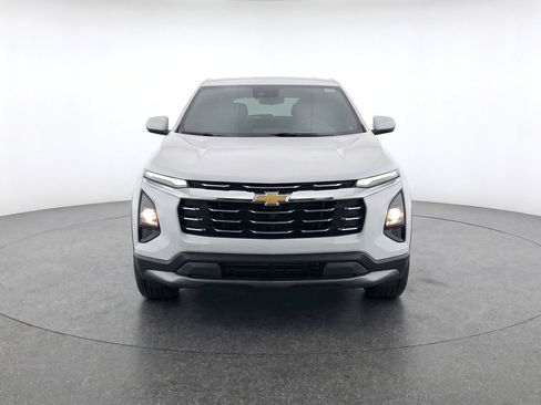 Used 2025 Chevrolet Equinox LT FWD image 2