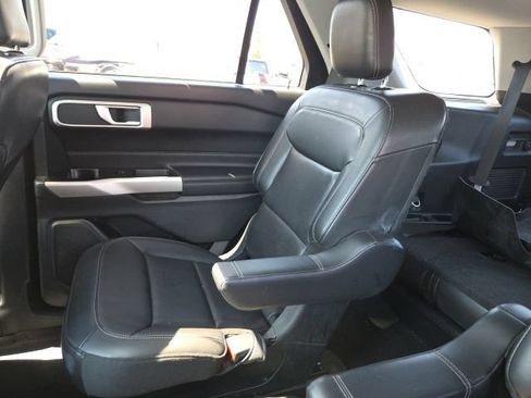 Used 2021 Ford Explorer XLT w/ Equipment Group 202A AWD/4WD image 26