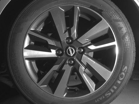 Used 2025 Nissan Versa SV FWD image 17