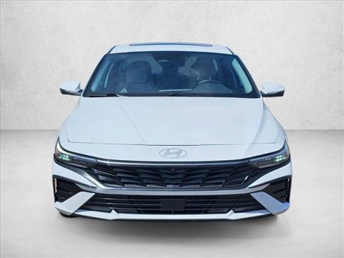 Used 2024 Hyundai Elantra Limited FWD image 2