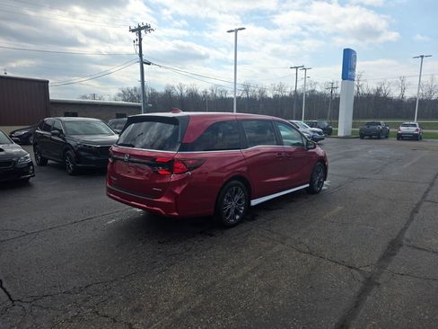 New 2026 Honda Odyssey Touring image 3