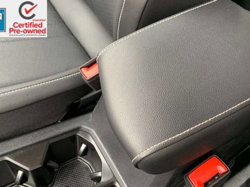 Used 2022 Volkswagen Tiguan SE image 32