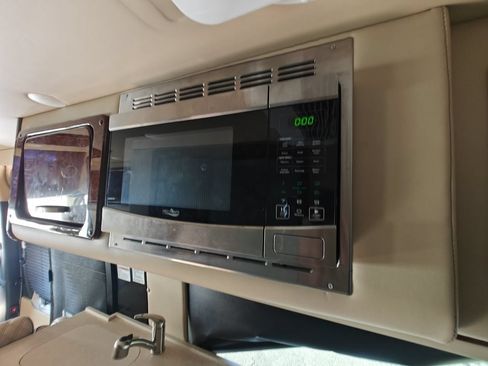 Used 2020 Mercedes-Benz Sprinter 3500 w/ Windows All Around Package image 46