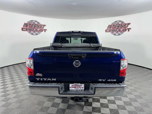 Used 2019 Nissan Titan SV image 6