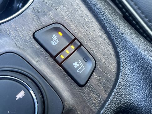 Used 2022 GMC Acadia Denali w/ Denali Ultimate Package image 25