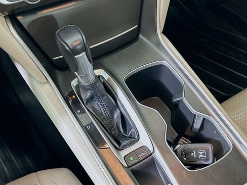Used 2018 Honda Accord Touring image 25