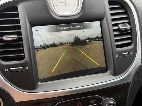 Used 2023 Chrysler 300 Touring L w/ Comfort Group image 20