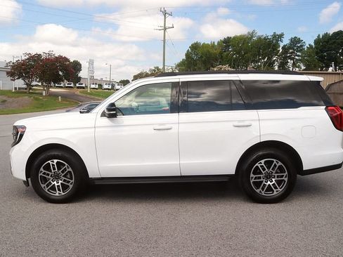 Used 2025 Ford Expedition Active RWD image 4