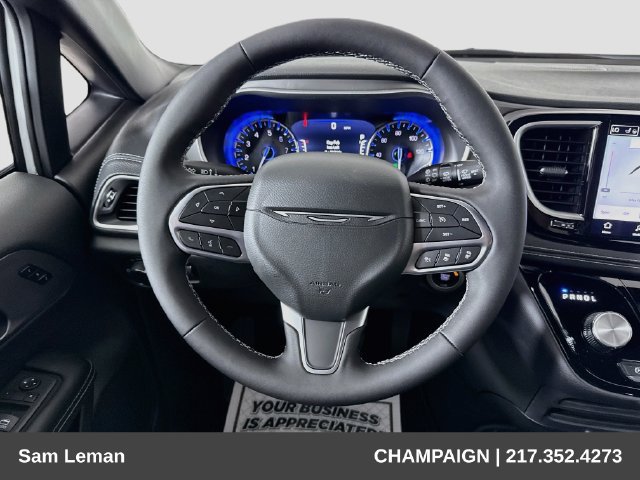 New 2027 Chrysler Pacifica Select AWD/4WD image 11