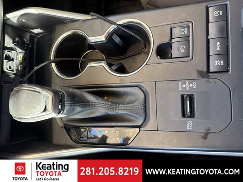 Used 2021 Toyota Highlander LE image 17