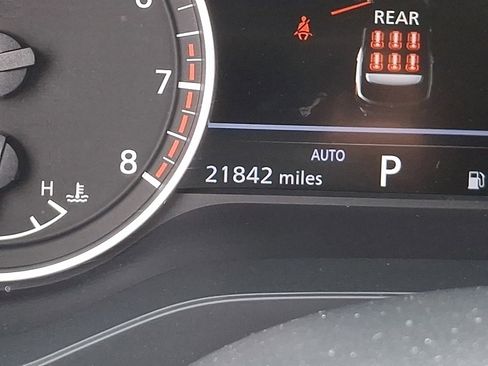 Used 2024 Nissan Pathfinder S image 20