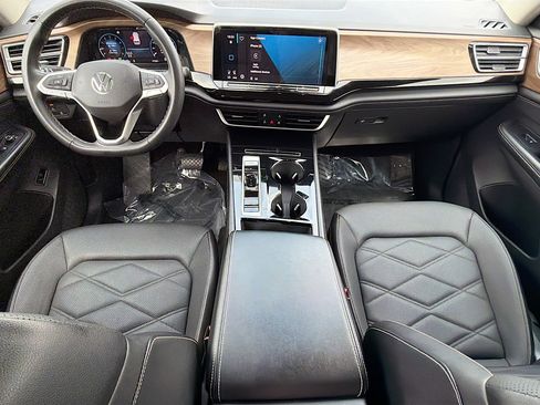 Used 2024 Volkswagen Atlas SE FWD image 15