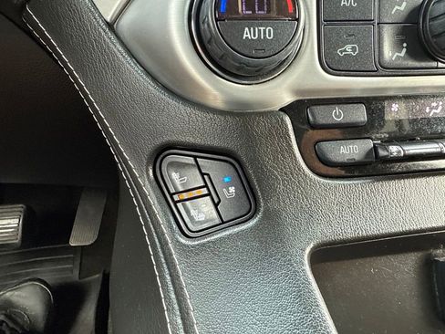 Used 2017 GMC Yukon SLT AWD/4WD image 28